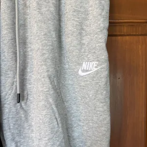 Nike Heather Gray Joggers Size Medium Great thumbnail 4