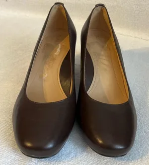 Nurture brya Size 7 1/2Brown leather Used A lil faded from the heels In pic thumbnail 1