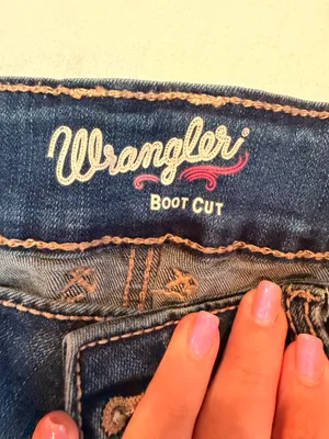 Wrangler Women’s Boot Cut Stretch Jeans Medium Wash Mid Rise Size 5/6 x 32 thumbnail 2