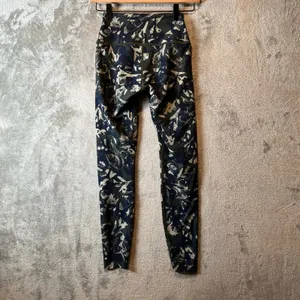 Peloton‎ Women’s Size Small Tie Dye Reversible Leggings Black Green thumbnail 7