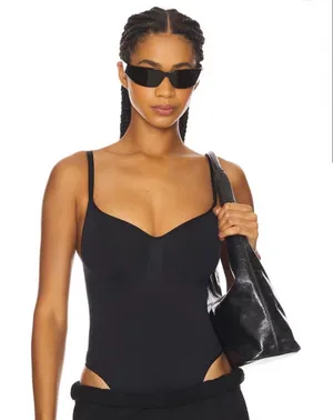 Skims Size S/M Seamless Sculpt Thong Bodysuit Black Snatched Viral Shapewear‎ thumbnail 1