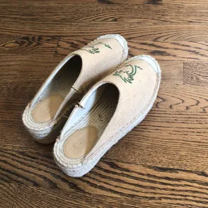 Urban Outfitters slide on mules thumbnail 3