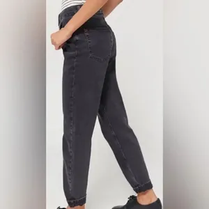 Urban Outfitters BDG High Waist Faded Black Mom Jeans Straight Leg Size 26 thumbnail 2
