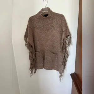 Steve Madden Knit Fringe Poncho Wrap Turtleneck Pockets One Size thumbnail 3