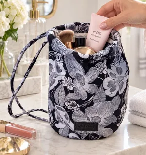 NWT Vera Bradley Bedford Blooms Ditty Bag thumbnail 1