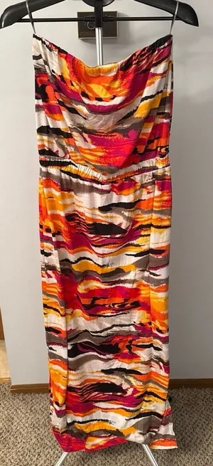 Attention Women's vibrant strapless abstract pattern‎ maxi dress size Medium thumbnail 1