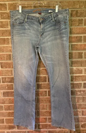 Arizona Jeans Light Wash Bootcut Jeans thumbnail 1