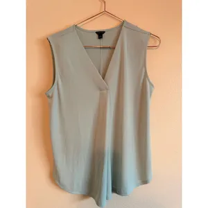 Ann Taylor Sleeveless Blouse Womens‎ Small Light Blue V-Neck Pleat Front Shell thumbnail 2