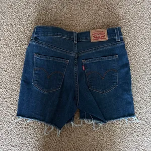 Levi’s Classic Bermuda Women’s Shorts thumbnail 2