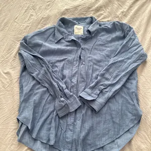 Abercrombie & Fitch Light Blue Women's Button-Down Shirt thumbnail 2