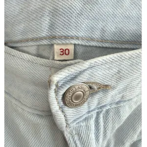 Levi's Women's Premium‎ Women Baggy Featherweight Wide Leg Jeans Blue 30x26 NWOT thumbnail 8