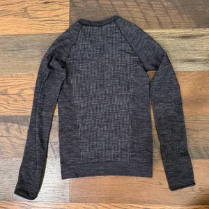 Lululemon Long Sleeve thumbnail 3