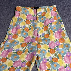 Zara Women’s Floral Pants thumbnail 2
