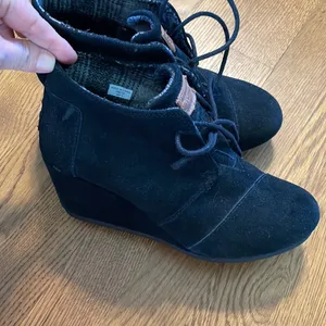 TOMS Black Suede Wedge Ankle Boots Lace Up Women US 6.5 Wide‎ thumbnail 3