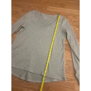 American Eagle Ribbed Soft V-Neck Long Sleeve Top Size Medium thumbnail 3
