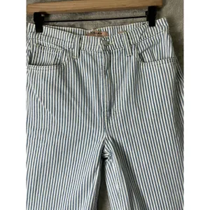 Ariat Ultra High Rise Jazmine Wide Leg Jeans Blue White Denim Stripe 26R thumbnail 2