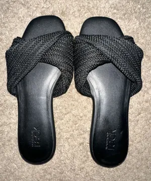 Black dress slides Size 6 thumbnail 1
