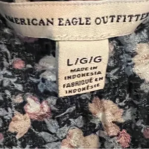 American Eagle on or off shoulder lace detail floral top size large thumbnail 6