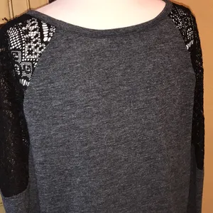Old Navy 2 tops Medium thumbnail 5