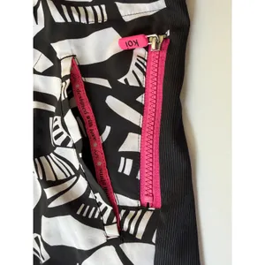 Koi Lite Scrub Top Womens M Black White Geometric V Neck Stretch 316PR thumbnail 4