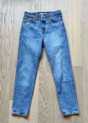 Levi's Wedgie Icon Straight Leg Jeans - Size 26 thumbnail 3