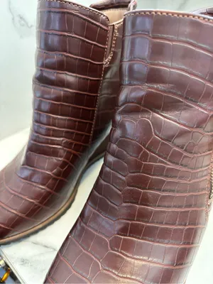 Isaac Mizrahi Sorel Croc-Embossed Brown Ankle‎ Booties thumbnail 6