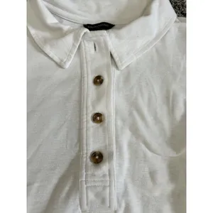Banana Republic white short-sleeve button henley shirt M thumbnail 3