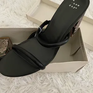 NWT A New Day Cass black snake block heel sandals thumbnail 4