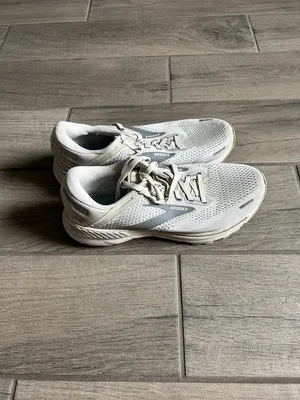 Brooks White and Gray Women's Running Sneakers thumbnail 4