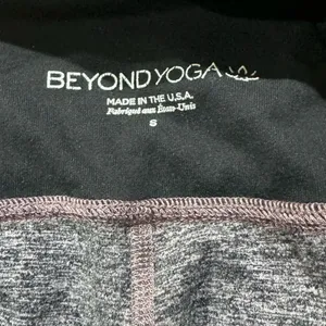 Beyond Yoga Multicolor Cropped Leggings Women’s Small thumbnail 2