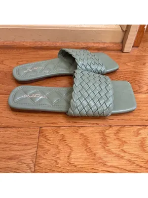 Soda Green Summer Flat woven Sandals Mules slides trendy faux leather Sz 7.5 thumbnail 7