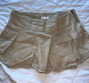 Garage skort thumbnail 1