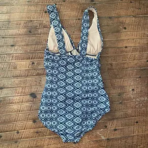 J Crew black & white preppy size 2 ruched side one piece swimsuit thumbnail 2
