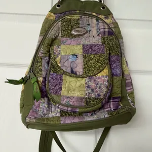 Donna Sharp Quilted Patchwork Sling Backpack Green Purple Floral Convertible Bag thumbnail 2