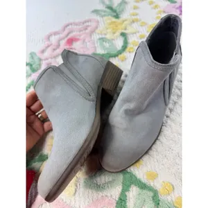 Maurices Bridget Grey Textile Ankle Booties Low Block Heel 8M‎ 98190 thumbnail 3