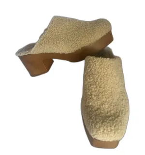 Vince Camuto Sherpa clogs size 7 thumbnail 1