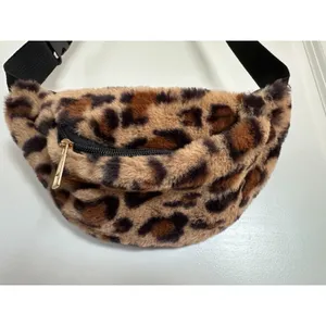Cheetah Fanny Pack Crossbody Bag Black thumbnail 11