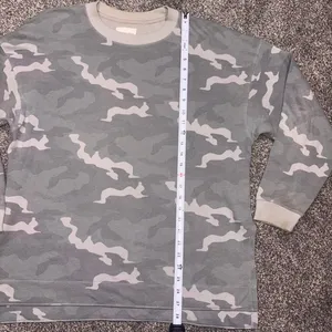 American Eagle camo crewneck thumbnail 2