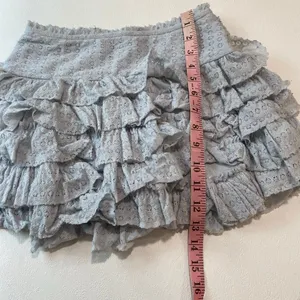 American Eagle Lace Ruffle Mini Skirt Size S Gray Tiered Y2K Romantic thumbnail 7