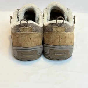 Caterpillar Women’s Brown Suede Slip On Shoes Faux Fur Lining Size 9 thumbnail 4