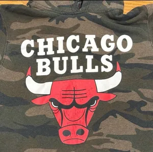 Chicago Bulls Camo Hoodie Sweatshirt NBA Camouflage Green Red Black M thumbnail 3