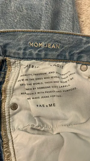 American Eagle Jeans Mom Ripped thumbnail 4