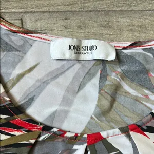 Jones Studio Graphic Black and White Blouse thumbnail 2