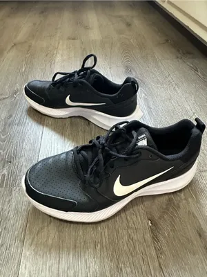 Nike Women’s Black and White Athletic Sneakers thumbnail 3