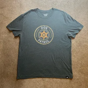 ‼️Catchin’ Deers Doe Patrol Shirt‼️ Gray Size L thumbnail 1