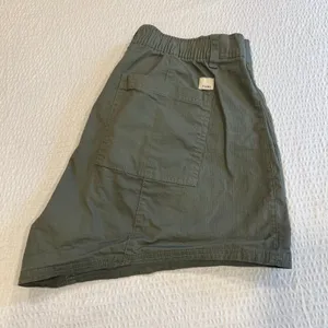 Vuori Women's Vintage Ripstop Utility Short Olive Medium thumbnail 1