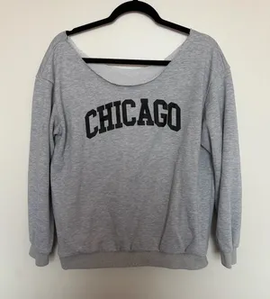 Off the shoulder Chicago Graphic Sweatshirt in Light Gray thumbnail 1