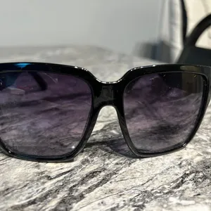 Black Sunglasses thumbnail 2