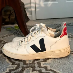 Veja woman or Men's White VEJA with Black& Red accents thumbnail 4