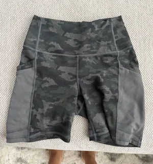 Fabletics Shorts Biker High-Waisted thumbnail 1